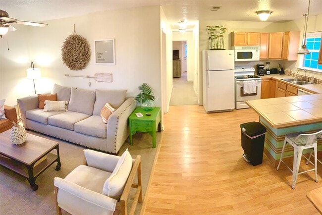 215 Pompano Ln in Surfside Beach, TX - Building Photo - Building Photo