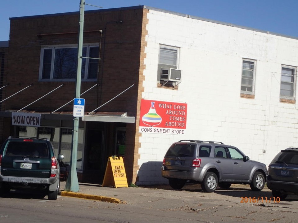 406 Downtown Plz in Fairmont, MN - Building Photo