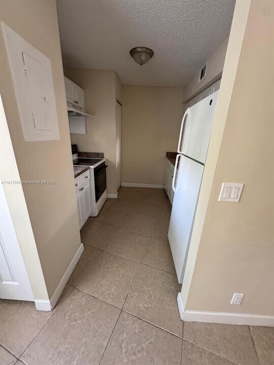 8630 SW 3rd St in Pembroke Pines, FL - Building Photo