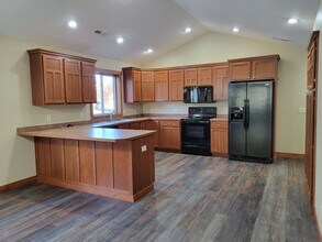 146 W Cemetery Rd in River Falls, WI - Building Photo - Building Photo