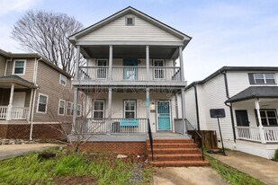 587 Delbridge St NW in Atlanta, GA - Building Photo