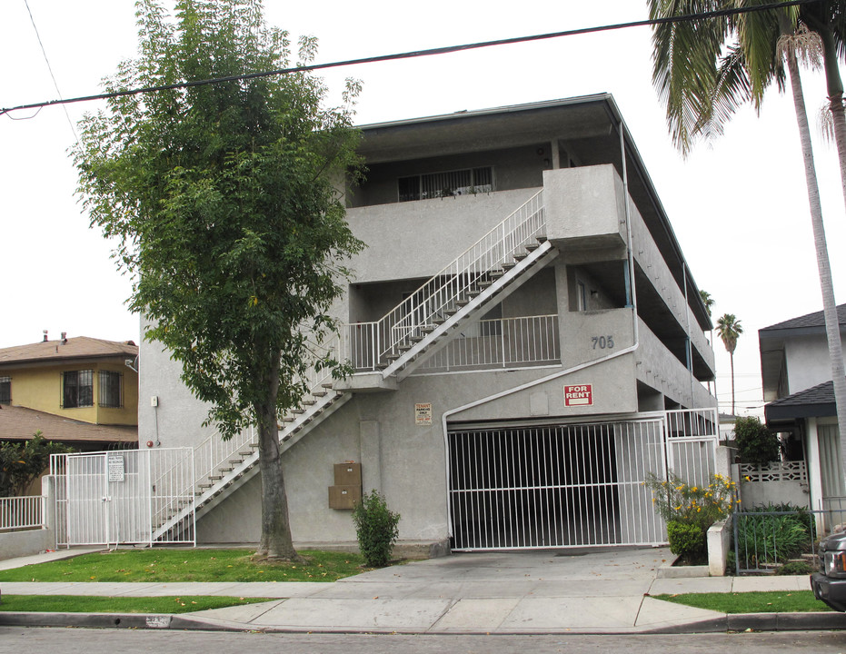 705 S Grevillea Ave in Inglewood, CA - Building Photo