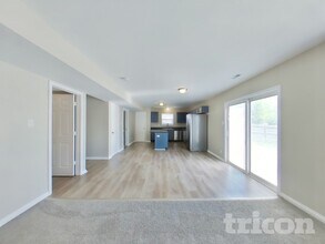 8599 Captain Dr in Avon, IN - Building Photo - Building Photo