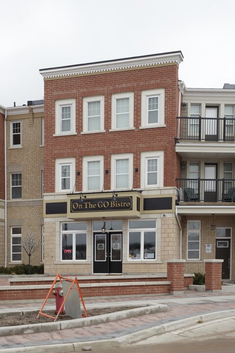 72 Commuter Dr in Brampton, ON - Building Photo