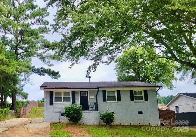 property at 1531 Longleaf Dr