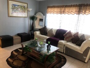 546 Monticello Ave in Lakeland, FL - Foto de edificio - Building Photo