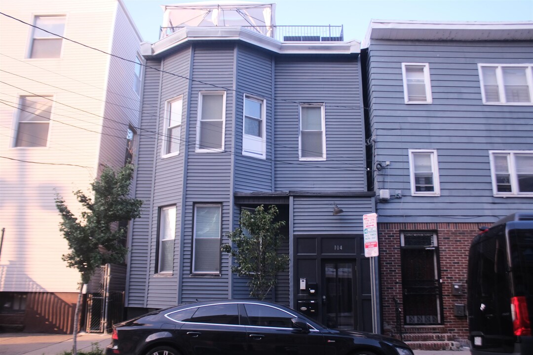 104 Hopkins Ave in Jersey City, NJ - Building Photo