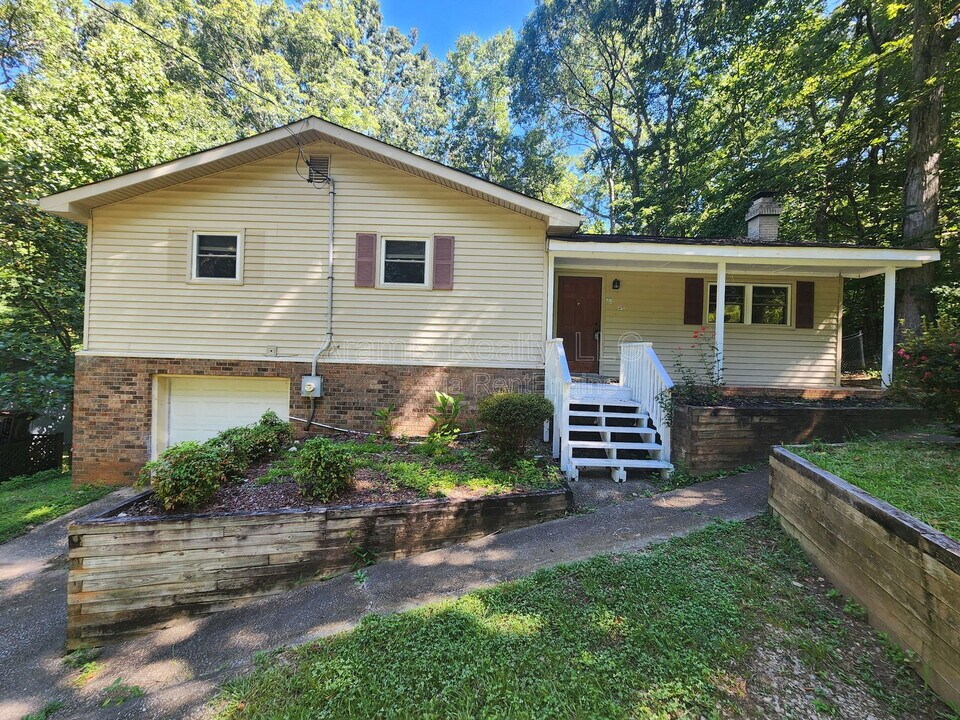 3856 Cindy Dr in Douglasville, GA - Building Photo