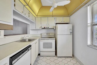 9300 Lime Bay Blvd in Tamarac, FL - Building Photo - Building Photo