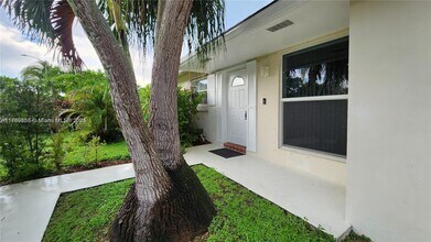 7781 SW 1st St in Margate, FL - Building Photo - Building Photo
