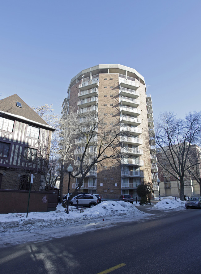 Roundhouse Apartments in Madison, WI - Foto de edificio - Building Photo