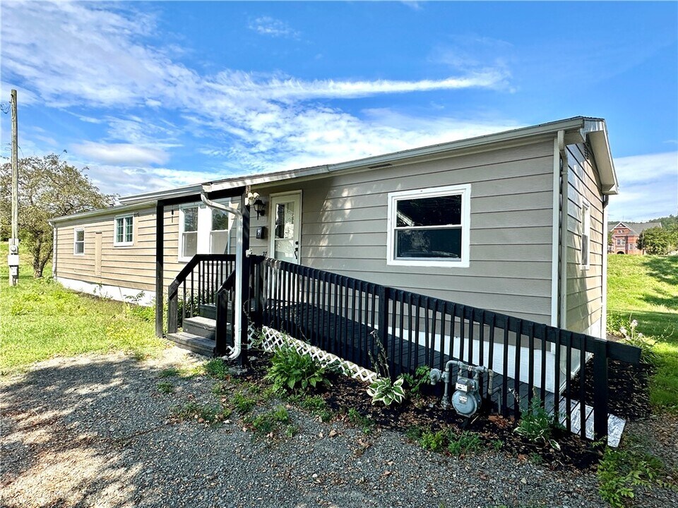 27 Cleveland St in Addison, NY - Building Photo