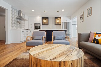 6050 E Alameda Ave in Denver, CO - Building Photo - Building Photo