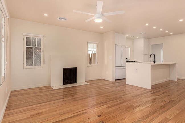 property at 1223 E Hubbell St