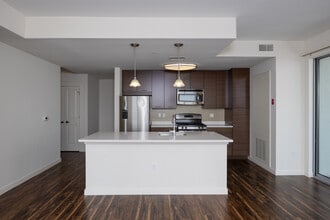 Beacon Harbor Point in Stamford, CT - Foto de edificio - Interior Photo