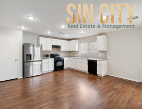 5696 E Park City Ave in Las Vegas, NV - Foto de edificio - Building Photo