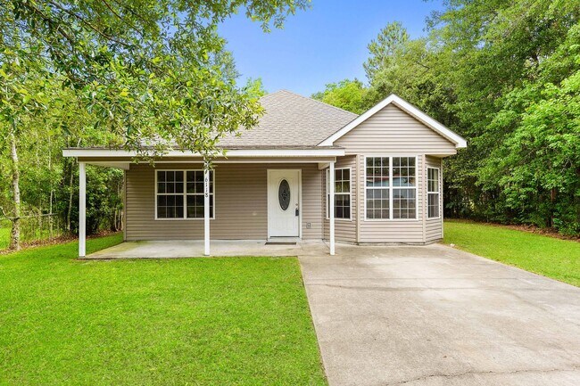 6118 E Benton St in Bay St. Louis, MS - Building Photo - Building Photo