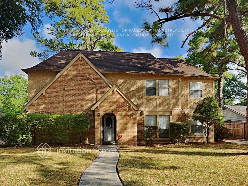 4814 Wind Chimes Dr in Houston, TX - Building Photo