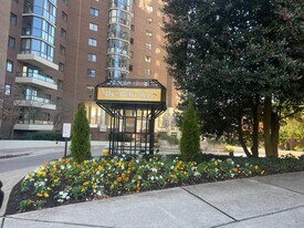 1600 N Oak St in Arlington, VA - Building Photo