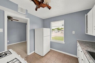 904 Beverly Ave in Pasadena, TX - Building Photo - Building Photo