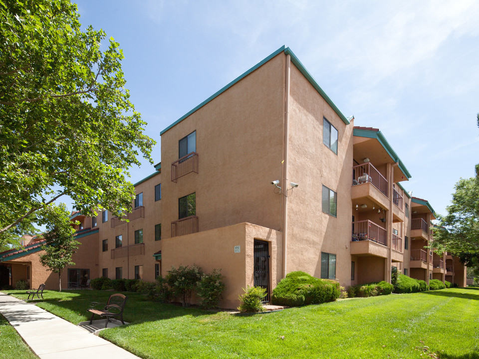 Sandia Vista Senior Living in Albuquerque, NM - Foto de edificio