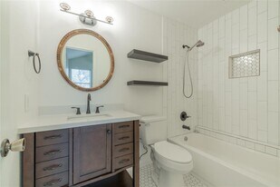 1411 Gracy Farms Ln in Austin, TX - Building Photo