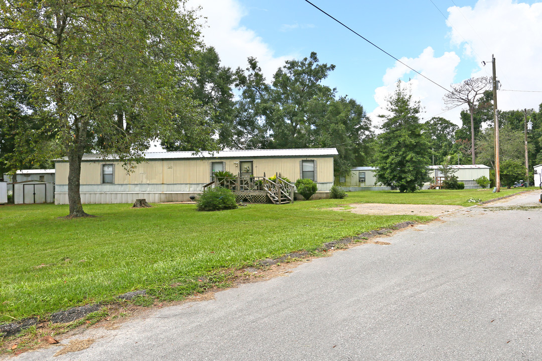 100 Leasch Loop in Havana, FL - Building Photo