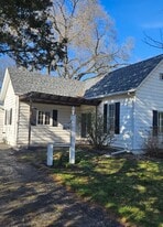 506 E Warren St in Saint Joseph, IL - Building Photo