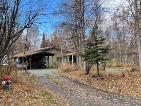 20620 Scenic Dr, Unit B in Chugiak, AK - Building Photo