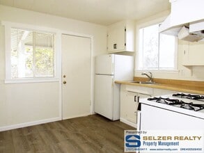 524 N School St in Ukiah, CA - Building Photo - Building Photo