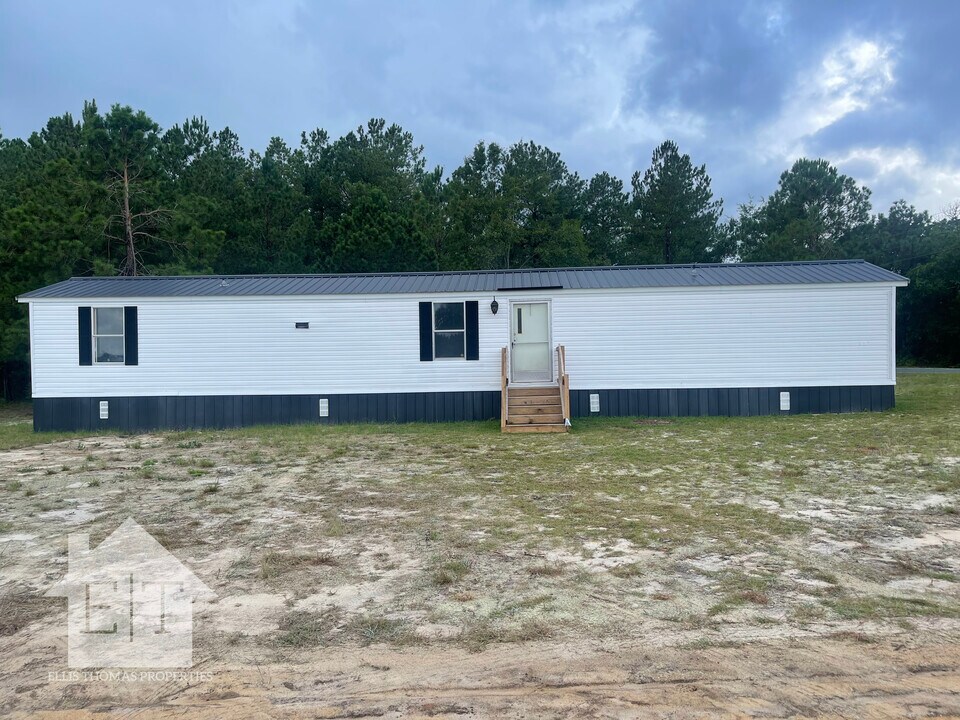 38 Rolandale Ln in Jefferson, SC - Building Photo