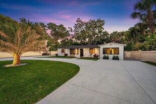 2312 Idlewild Rd in Palm Beach Gardens, FL - Building Photo