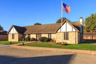 Highland Terrace Apartments in Terre Haute, IN - Building Photo - Building Photo