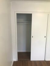 2215 Ivy Rd in Kinston, NC - Foto de edificio - Building Photo