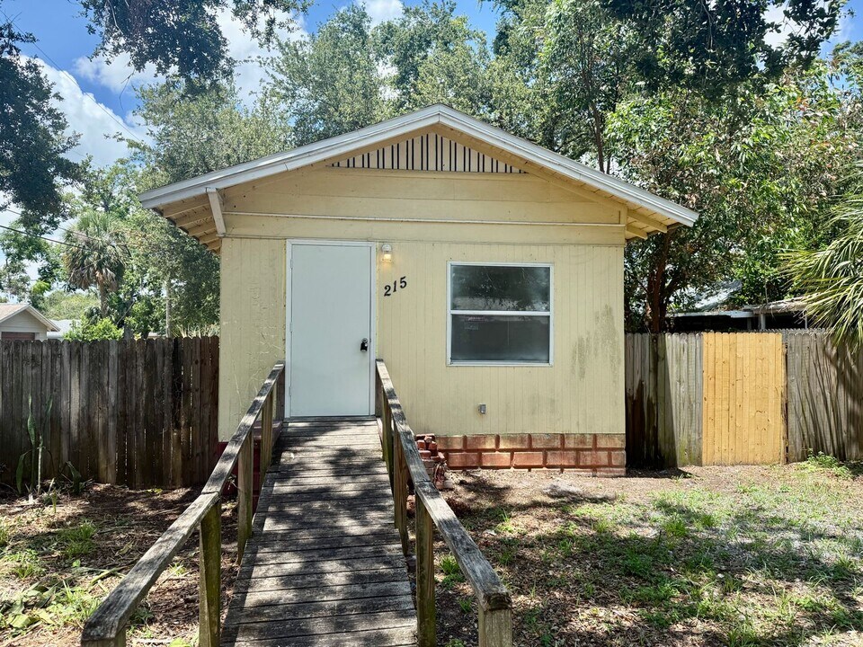 215 35th St S in St. Petersburg, FL - Building Photo
