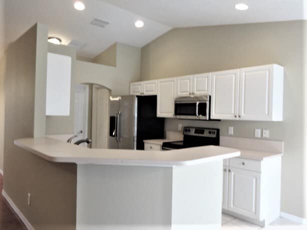 1074 SW Bianca Ave in Port St. Lucie, FL - Foto de edificio - Building Photo