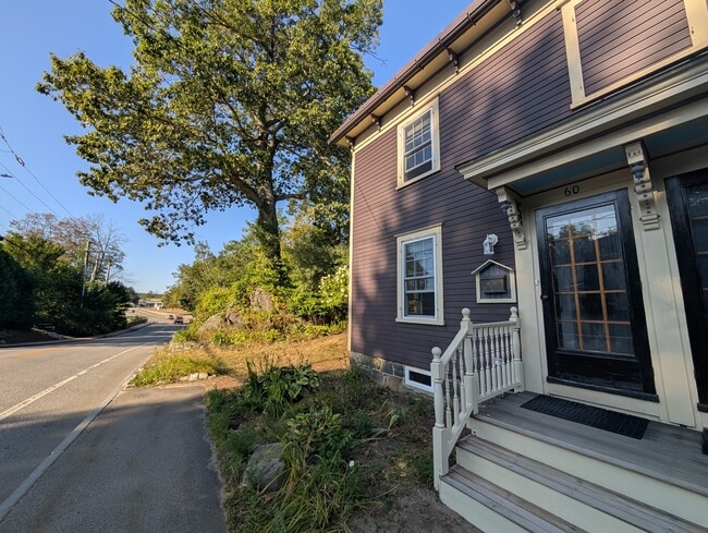 60 N Main St in Newmarket, NH - Building Photo - Building Photo