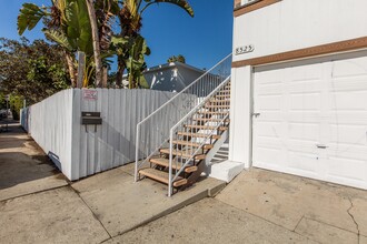 2062 Chariton St in Los Angeles, CA - Building Photo - Building Photo