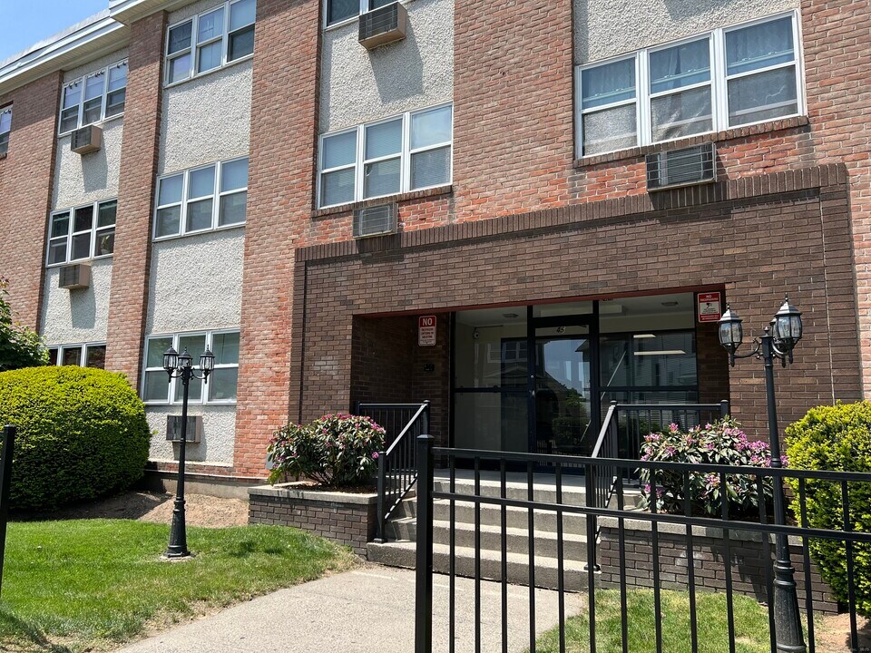 45 Monroe St in Bridgeport, CT - Building Photo