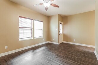 7838 Dyer St in Houston, TX - Building Photo - Building Photo