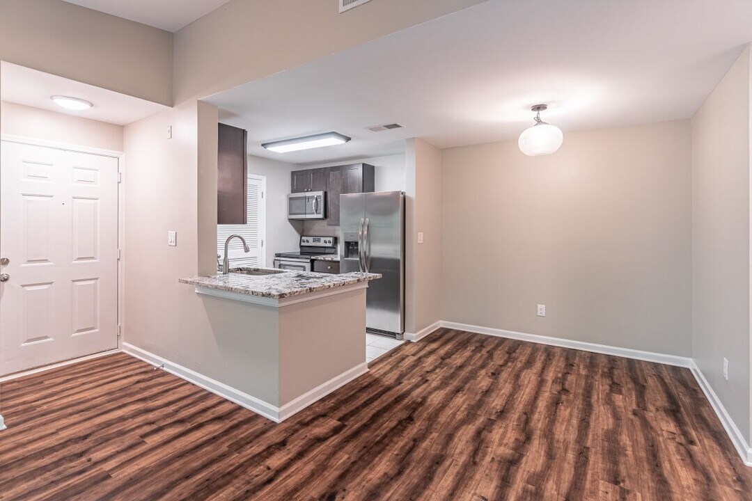 547 Granville Ct in Atlanta, GA - Building Photo