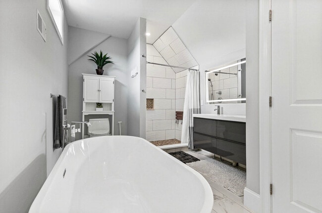 84 Flint St, Unit 2 in Somerville, MA - Building Photo - Building Photo