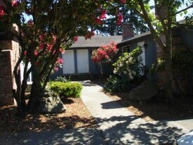 16702 North Rd, Unit #6 in Bothell, WA - Building Photo