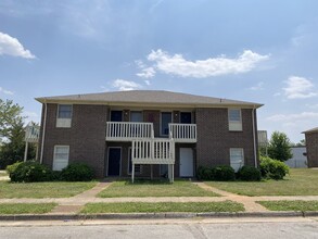 4904 Cotton Row NW in Huntsville, AL - Foto de edificio - Building Photo