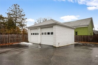 292 Pleasant St in East Providence, RI - Foto de edificio - Building Photo