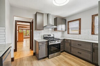 1705 W Custer Ave in Milwaukee, WI - Foto de edificio - Building Photo