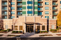 The Residences at Seven Bridges in Woodridge, IL - Foto de edificio - Building Photo