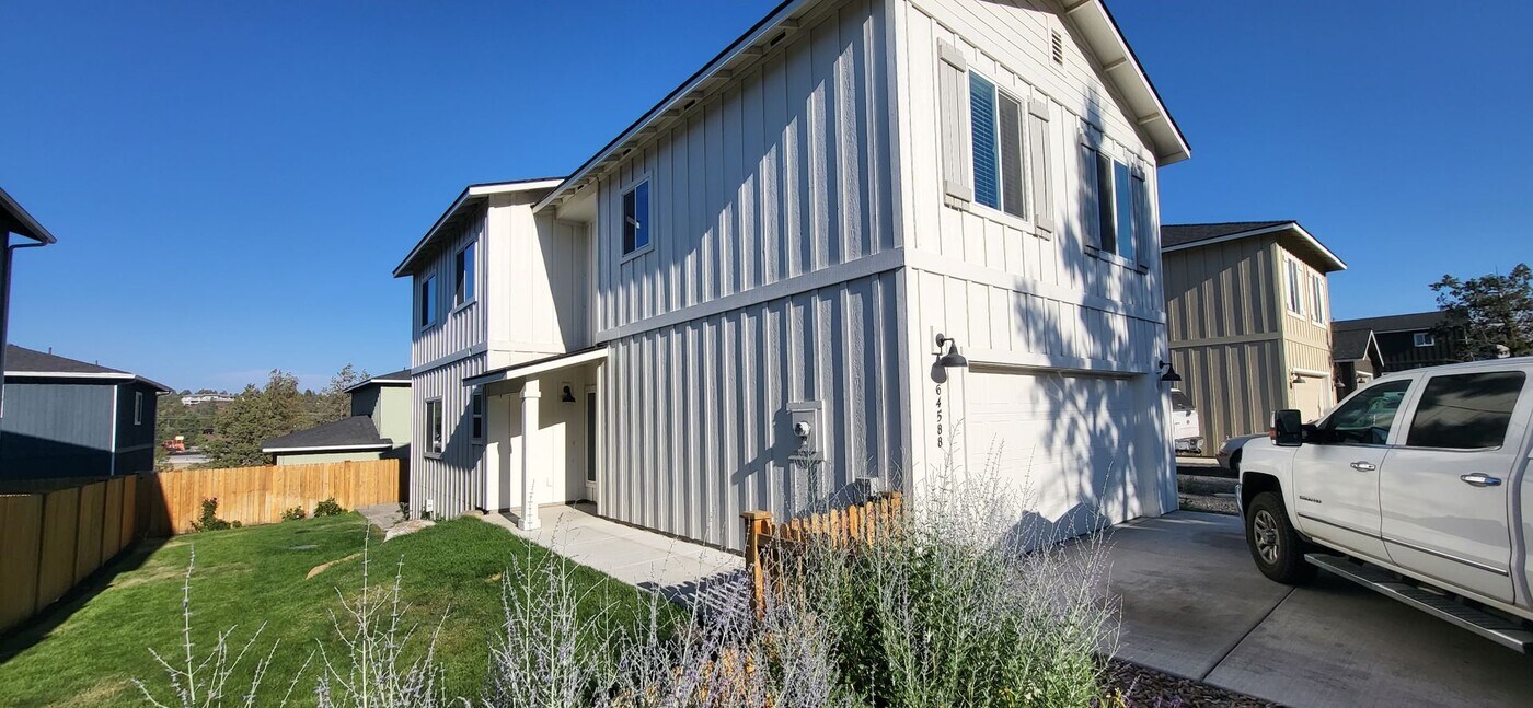 64588 Strickler Ave in Bend, OR - Building Photo