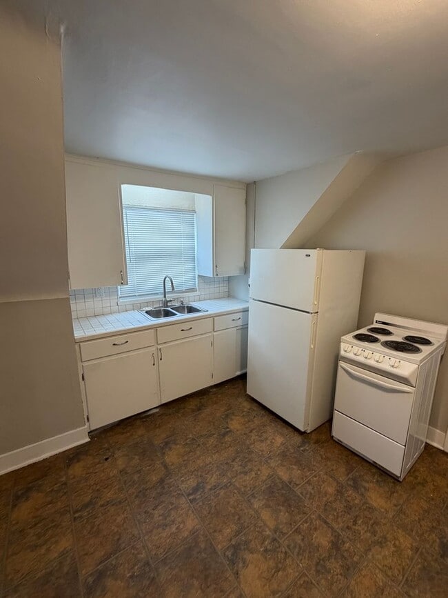 1913 Stirling Ave in Lansing, MI - Building Photo - Building Photo