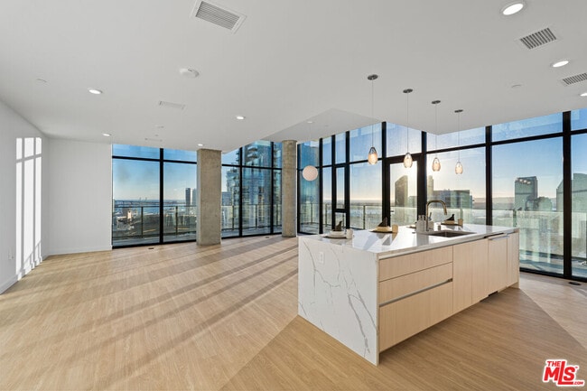 675 Ninth Ave in San Diego, CA - Building Photo - Building Photo